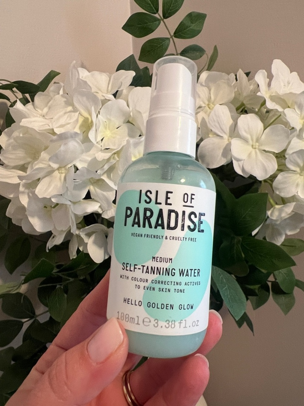 ISLE OF PARADISE • SELF TANNING WATER • MEDIUM